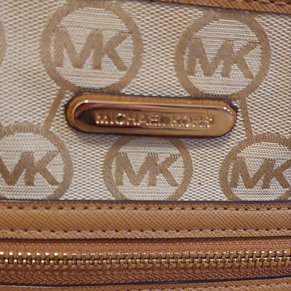 MICHAEL KORS Kempton Signature Circle Monogram Fabric and Leather Tote Bag